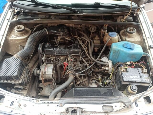 Серый Фольксваген Пассат, объемом двигателя 1.8 л и пробегом 480 тыс. км за 2000 $, фото 7 на Automoto.ua