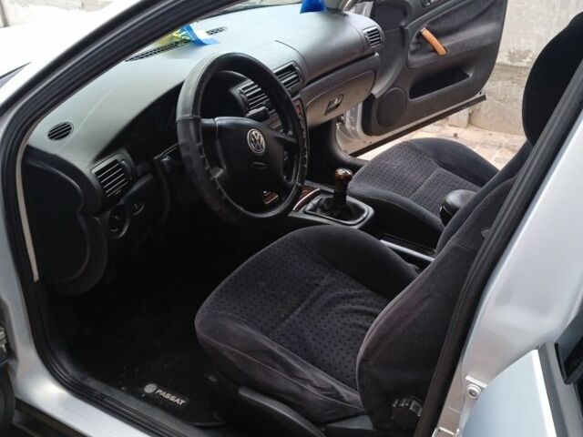 Серый Фольксваген Пассат, объемом двигателя 1.6 л и пробегом 1000 тыс. км за 3500 $, фото 4 на Automoto.ua