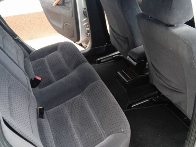 Серый Фольксваген Пассат, объемом двигателя 1.6 л и пробегом 1000 тыс. км за 3500 $, фото 6 на Automoto.ua