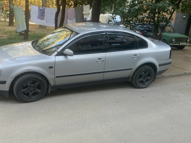 Сірий Фольксваген Пассат, об'ємом двигуна 1.9 л та пробігом 300 тис. км за 2700 $, фото 4 на Automoto.ua