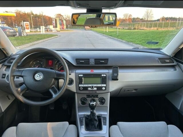 Серый Фольксваген Пассат, объемом двигателя 1.9 л и пробегом 188 тыс. км за 1650 $, фото 3 на Automoto.ua