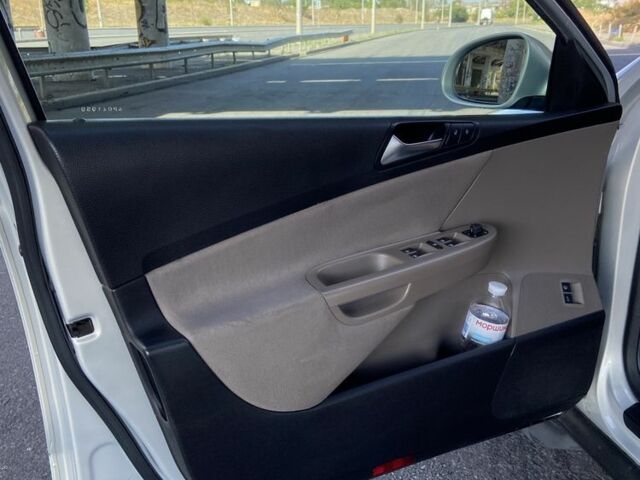 Фольксваген Пассат 2010 в Одессе на Automoto.ua Серый Фольксваген Пассат, объемом двигателя 2 л и пробегом 235 тыс. км за 6200 $, фото 15 на Automoto.ua