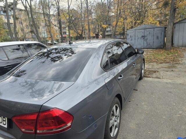 Серый Фольксваген Пассат, объемом двигателя 2.5 л и пробегом 300 тыс. км за 8699 $, фото 2 на Automoto.ua