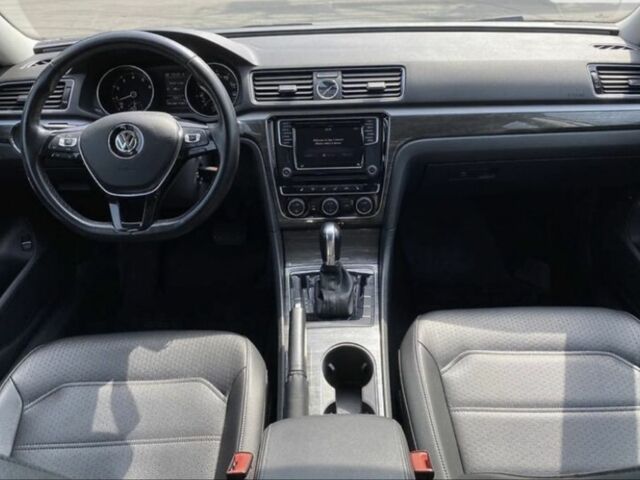 Сірий Фольксваген Пассат, об'ємом двигуна 1.8 л та пробігом 147 тис. км за 9900 $, фото 9 на Automoto.ua