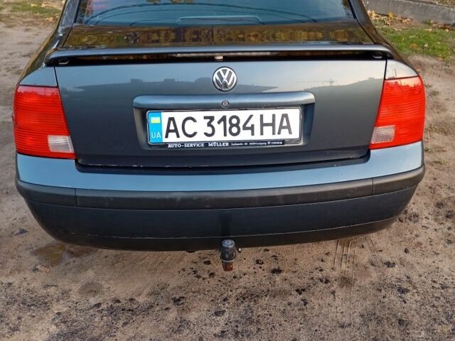 Серый Фольксваген Пассат, объемом двигателя 1.8 л и пробегом 185 тыс. км за 4000 $, фото 2 на Automoto.ua