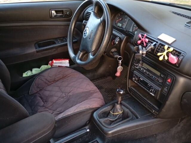 Серый Фольксваген Пассат, объемом двигателя 1.8 л и пробегом 185 тыс. км за 4000 $, фото 4 на Automoto.ua