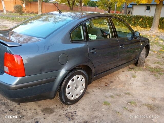 Серый Фольксваген Пассат, объемом двигателя 1.8 л и пробегом 185 тыс. км за 4000 $, фото 3 на Automoto.ua