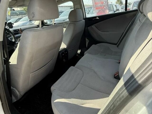 Фольксваген Пассат 2006 в Ужгороде на Automoto.ua Серый Фольксваген Пассат, объемом двигателя 2 л и пробегом 390 тыс. км за 2500 $, фото 4 на Automoto.ua