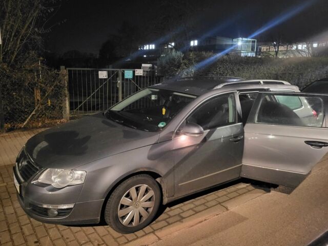 Серый Фольксваген Пассат, объемом двигателя 1.6 л и пробегом 225 тыс. км за 7302 $, фото 1 на Automoto.ua