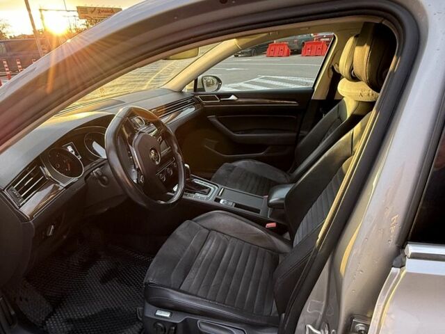 Серый Фольксваген Пассат, объемом двигателя 2 л и пробегом 330 тыс. км за 17777 $, фото 1 на Automoto.ua