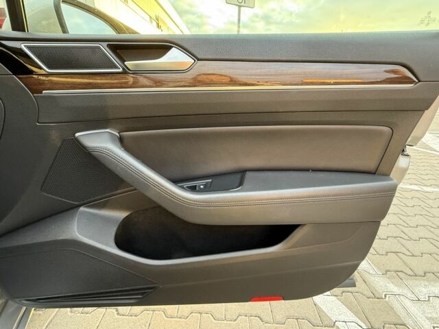 Серый Фольксваген Пассат, объемом двигателя 2 л и пробегом 330 тыс. км за 17777 $, фото 14 на Automoto.ua