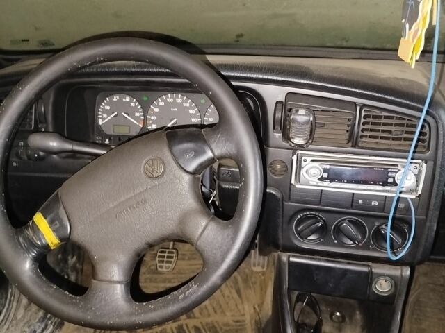 Серый Фольксваген Пассат, объемом двигателя 0 л и пробегом 400 тыс. км за 800 $, фото 2 на Automoto.ua