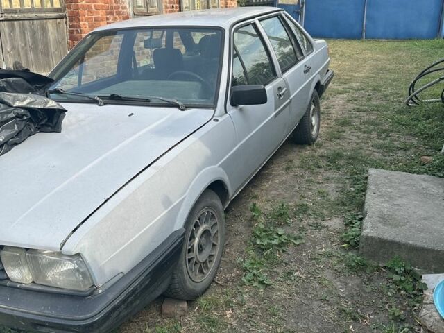 Серый Фольксваген Пассат, объемом двигателя 1.8 л и пробегом 175 тыс. км за 836 $, фото 2 на Automoto.ua