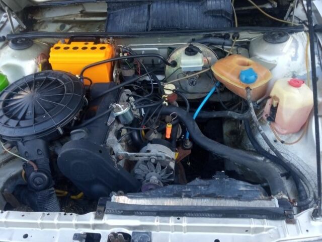 Серый Фольксваген Пассат, объемом двигателя 1.6 л и пробегом 250 тыс. км за 900 $, фото 2 на Automoto.ua