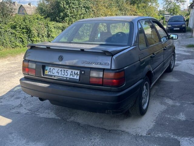 Серый Фольксваген Пассат, объемом двигателя 1.6 л и пробегом 312 тыс. км за 600 $, фото 1 на Automoto.ua