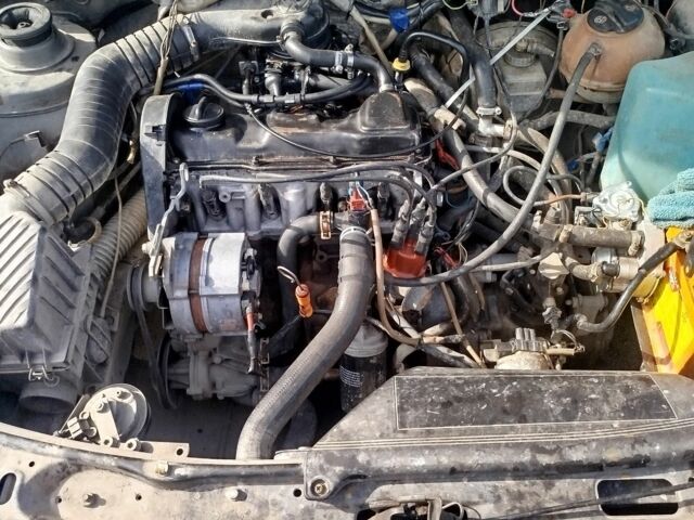 Сірий Фольксваген Пассат, об'ємом двигуна 1.8 л та пробігом 455 тис. км за 1073 $, фото 3 на Automoto.ua