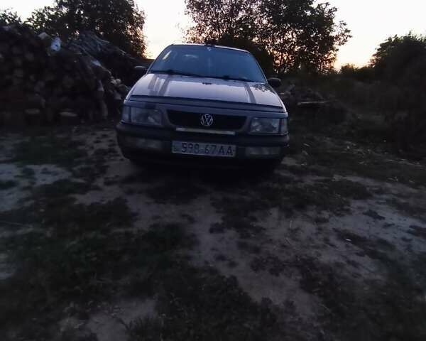 Сірий Фольксваген Пассат, об'ємом двигуна 1.8 л та пробігом 230 тис. км за 1600 $, фото 1 на Automoto.ua