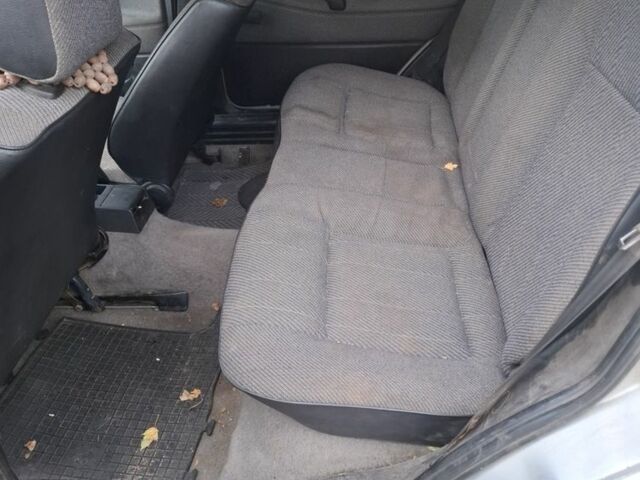 Серый Фольксваген Пассат, объемом двигателя 1.6 л и пробегом 2 тыс. км за 1150 $, фото 5 на Automoto.ua