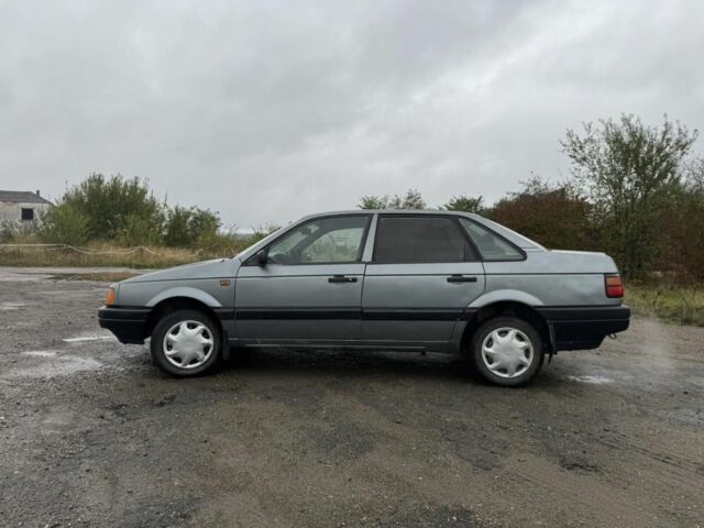 Серый Фольксваген Пассат, объемом двигателя 1.6 л и пробегом 470 тыс. км за 1150 $, фото 1 на Automoto.ua