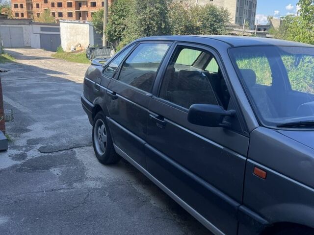 Серый Фольксваген Пассат, объемом двигателя 1.6 л и пробегом 312 тыс. км за 600 $, фото 4 на Automoto.ua