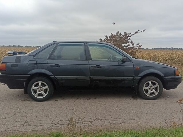 Серый Фольксваген Пассат, объемом двигателя 1.8 л и пробегом 372 тыс. км за 1100 $, фото 2 на Automoto.ua