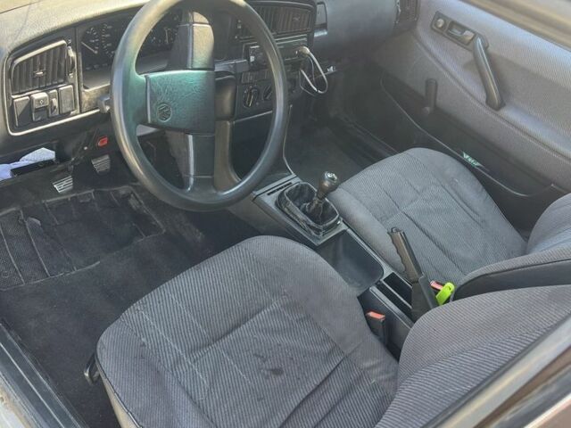 Серый Фольксваген Пассат, объемом двигателя 1.6 л и пробегом 312 тыс. км за 600 $, фото 5 на Automoto.ua