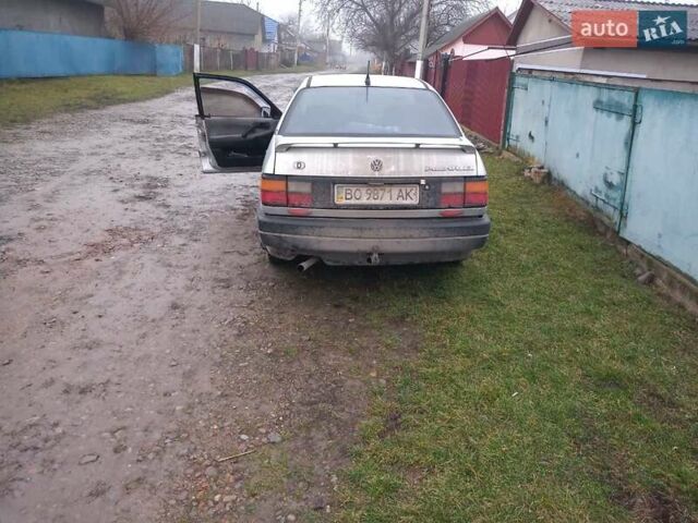 Серый Фольксваген Пассат, объемом двигателя 1.6 л и пробегом 300 тыс. км за 1600 $, фото 1 на Automoto.ua