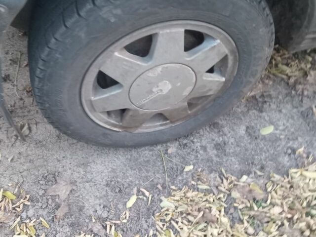 Серый Фольксваген Пассат, объемом двигателя 1.6 л и пробегом 100 тыс. км за 393 $, фото 6 на Automoto.ua