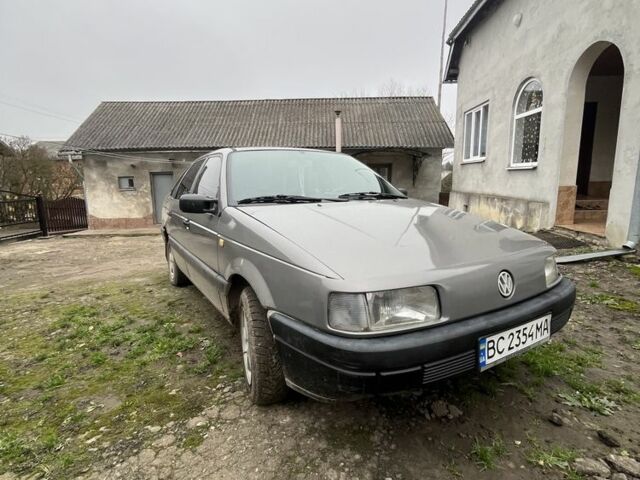 Серый Фольксваген Пассат, объемом двигателя 1.8 л и пробегом 300 тыс. км за 1900 $, фото 2 на Automoto.ua