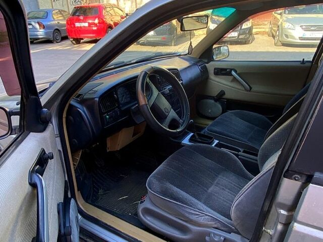 Серый Фольксваген Пассат, объемом двигателя 1.8 л и пробегом 340 тыс. км за 1200 $, фото 4 на Automoto.ua