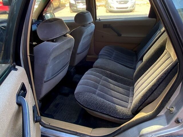 Серый Фольксваген Пассат, объемом двигателя 1.8 л и пробегом 340 тыс. км за 1200 $, фото 5 на Automoto.ua