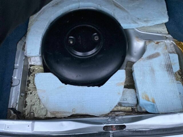 Серый Фольксваген Пассат, объемом двигателя 1.8 л и пробегом 415 тыс. км за 2650 $, фото 18 на Automoto.ua