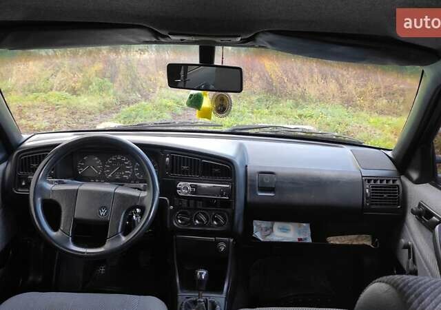 Серый Фольксваген Пассат, объемом двигателя 1.6 л и пробегом 300 тыс. км за 2100 $, фото 31 на Automoto.ua