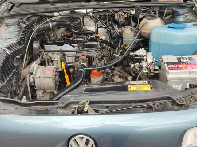 Серый Фольксваген Пассат, объемом двигателя 1.8 л и пробегом 160 тыс. км за 2400 $, фото 1 на Automoto.ua