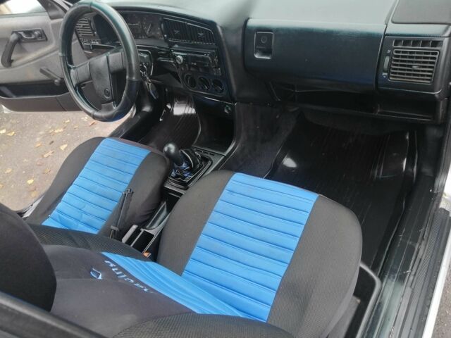 Серый Фольксваген Пассат, объемом двигателя 1.9 л и пробегом 100 тыс. км за 1350 $, фото 19 на Automoto.ua