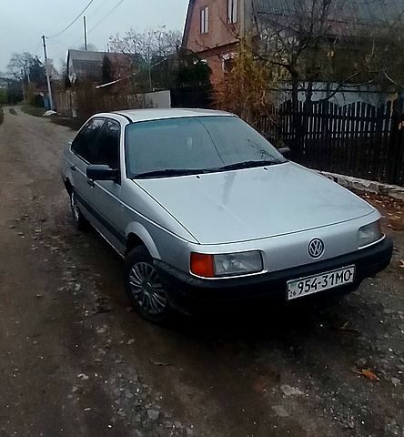 Серый Фольксваген Пассат, объемом двигателя 1.8 л и пробегом 411 тыс. км за 1400 $, фото 1 на Automoto.ua