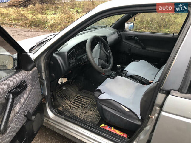 Серый Фольксваген Пассат, объемом двигателя 1.6 л и пробегом 300 тыс. км за 1200 $, фото 8 на Automoto.ua