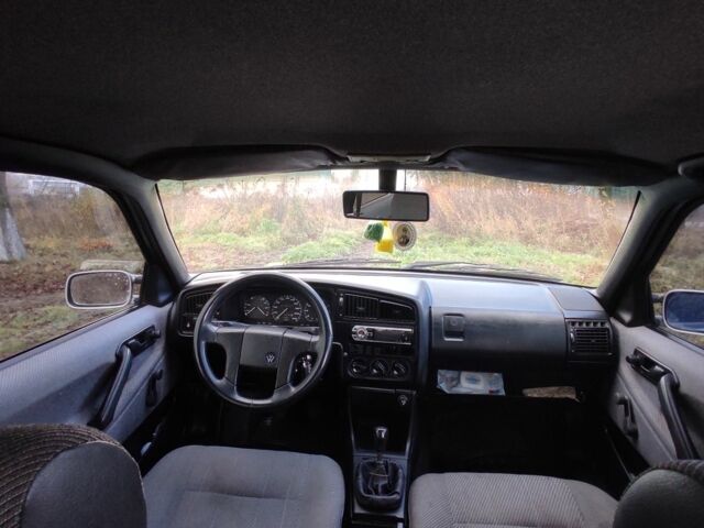 Серый Фольксваген Пассат, объемом двигателя 1.6 л и пробегом 300 тыс. км за 2100 $, фото 2 на Automoto.ua