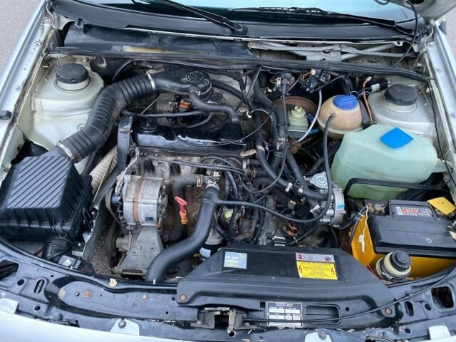 Серый Фольксваген Пассат, объемом двигателя 1.8 л и пробегом 415 тыс. км за 2650 $, фото 22 на Automoto.ua