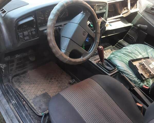 Серый Фольксваген Пассат, объемом двигателя 1.8 л и пробегом 220 тыс. км за 600 $, фото 5 на Automoto.ua