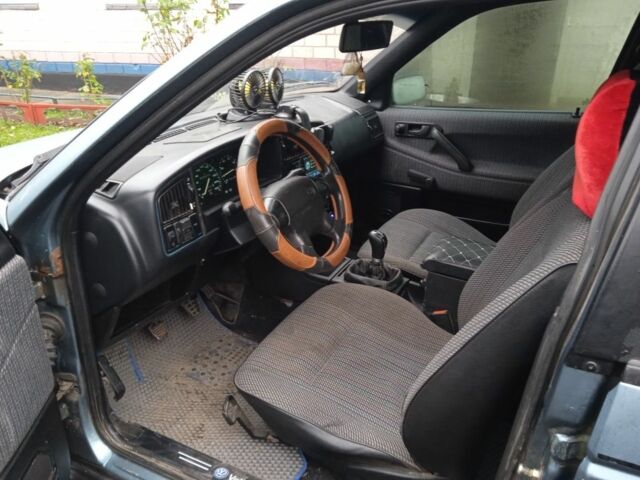 Серый Фольксваген Пассат, объемом двигателя 1.8 л и пробегом 350 тыс. км за 2800 $, фото 3 на Automoto.ua