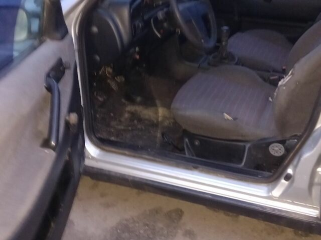 Серый Фольксваген Пассат, объемом двигателя 1.6 л и пробегом 300 тыс. км за 1300 $, фото 4 на Automoto.ua