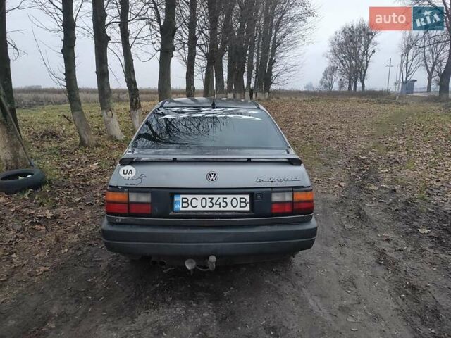 Серый Фольксваген Пассат, объемом двигателя 1.8 л и пробегом 350 тыс. км за 2200 $, фото 1 на Automoto.ua