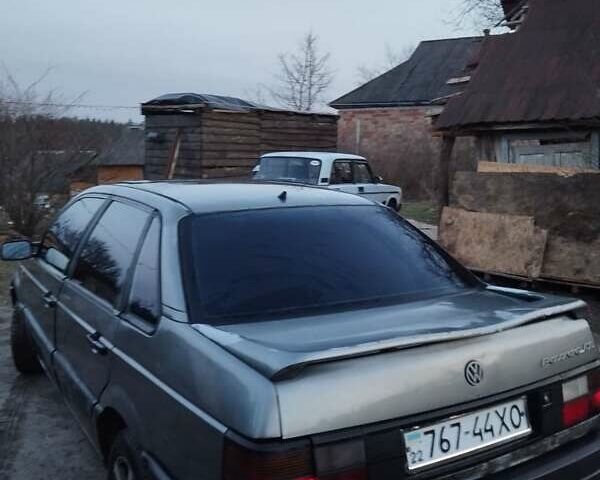 Сірий Фольксваген Пассат, об'ємом двигуна 1.6 л та пробігом 400 тис. км за 1600 $, фото 4 на Automoto.ua