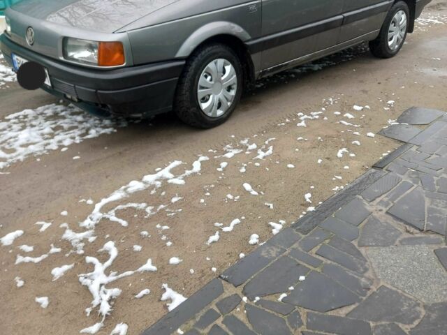 Серый Фольксваген Пассат, объемом двигателя 1.8 л и пробегом 400 тыс. км за 2500 $, фото 2 на Automoto.ua