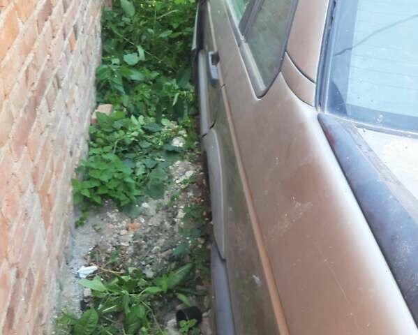 Серый Фольксваген Пассат, объемом двигателя 1.8 л и пробегом 220 тыс. км за 600 $, фото 2 на Automoto.ua