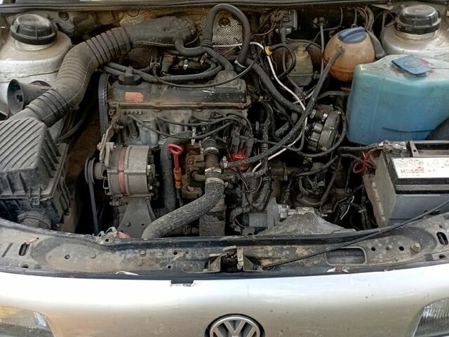 Серый Фольксваген Пассат, объемом двигателя 1.8 л и пробегом 200 тыс. км за 2500 $, фото 7 на Automoto.ua