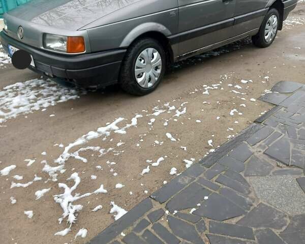 Серый Фольксваген Пассат, объемом двигателя 1.8 л и пробегом 200 тыс. км за 1900 $, фото 4 на Automoto.ua