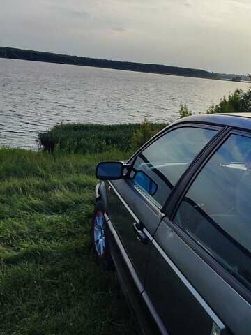 Серый Фольксваген Пассат, объемом двигателя 1.78 л и пробегом 377 тыс. км за 1400 $, фото 2 на Automoto.ua