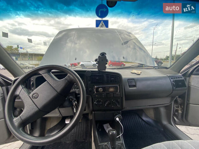 Серый Фольксваген Пассат, объемом двигателя 2 л и пробегом 300 тыс. км за 2500 $, фото 8 на Automoto.ua